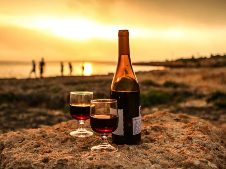 Wine Tour From Albufeira: The Algarve is a well defined area in the southernmost part of mainland Portugal with unique characteristics of proximity to the sea, climate, natural vegetation and culture that are reflected in its unique wines.